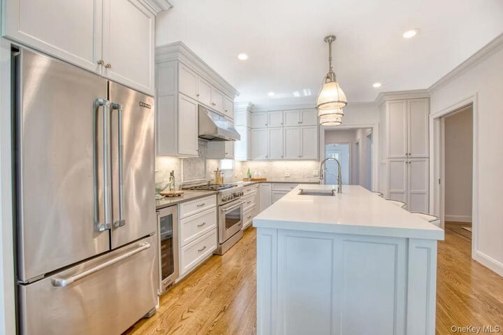 Property Photo: 11 Orchard Place B CT 06830