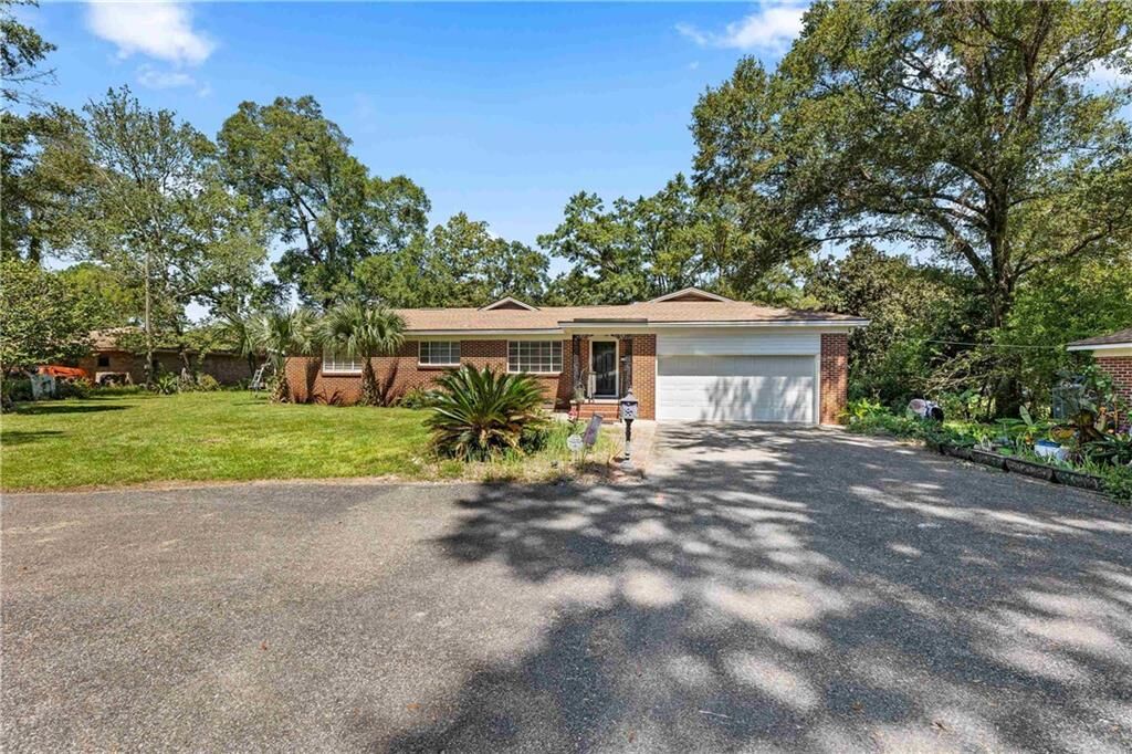 Property Photo: 2950 Riverside Drive AL 36605