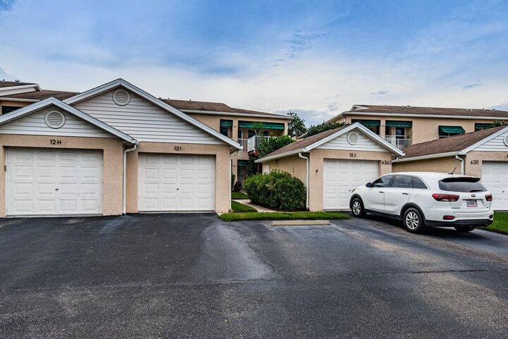 Property Photo: 6363 99th Way N 12I FL 33708