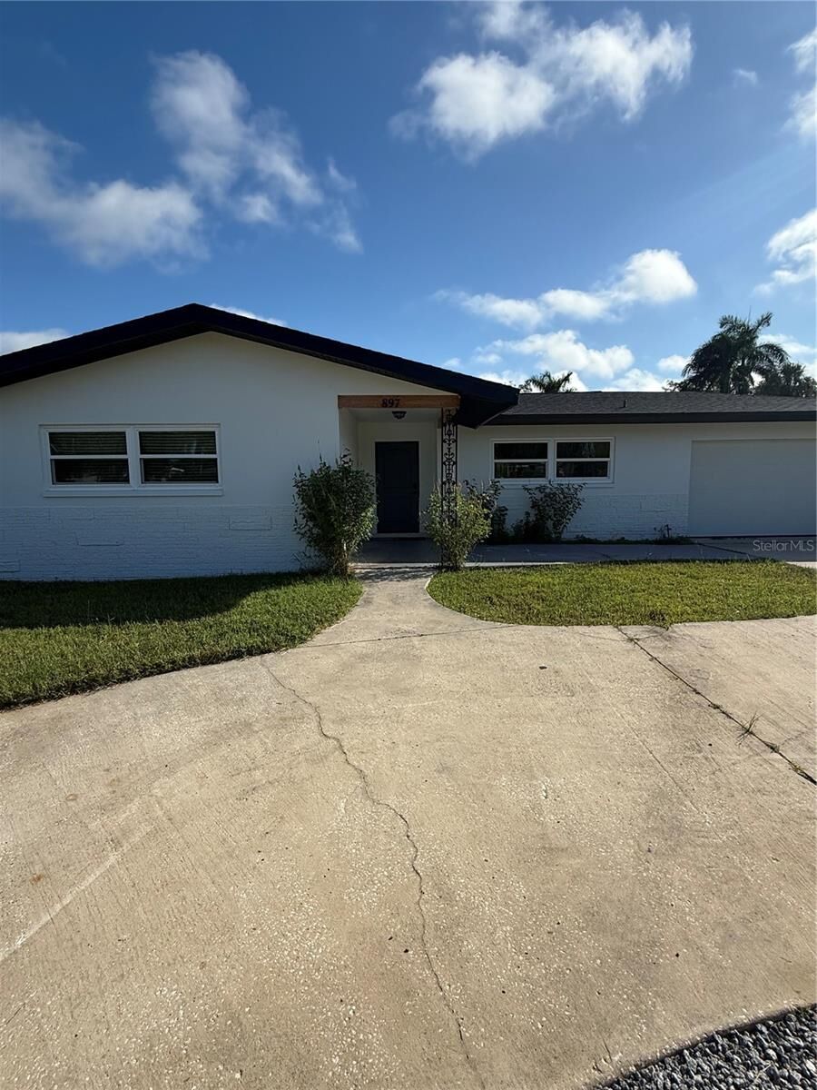 Property Photo:  897 45th Avenue NE  FL 33703 
