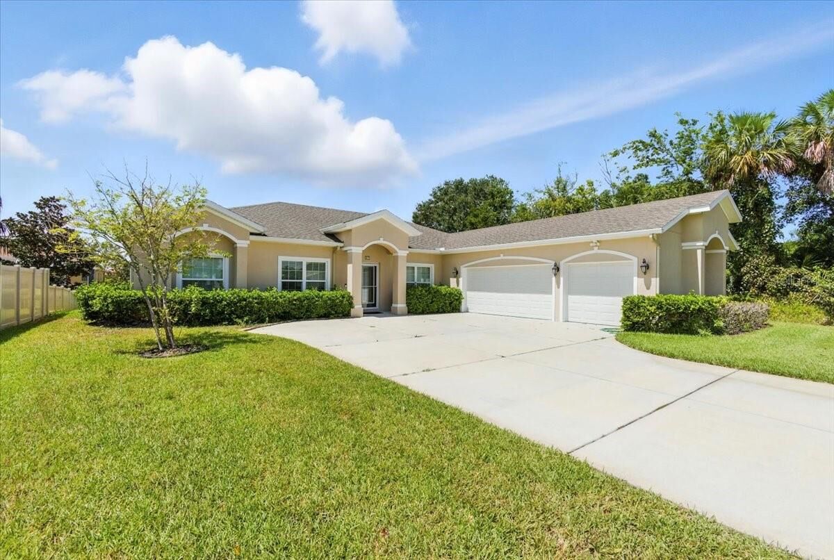 Property Photo: 27 Collingdale Court FL 32137
