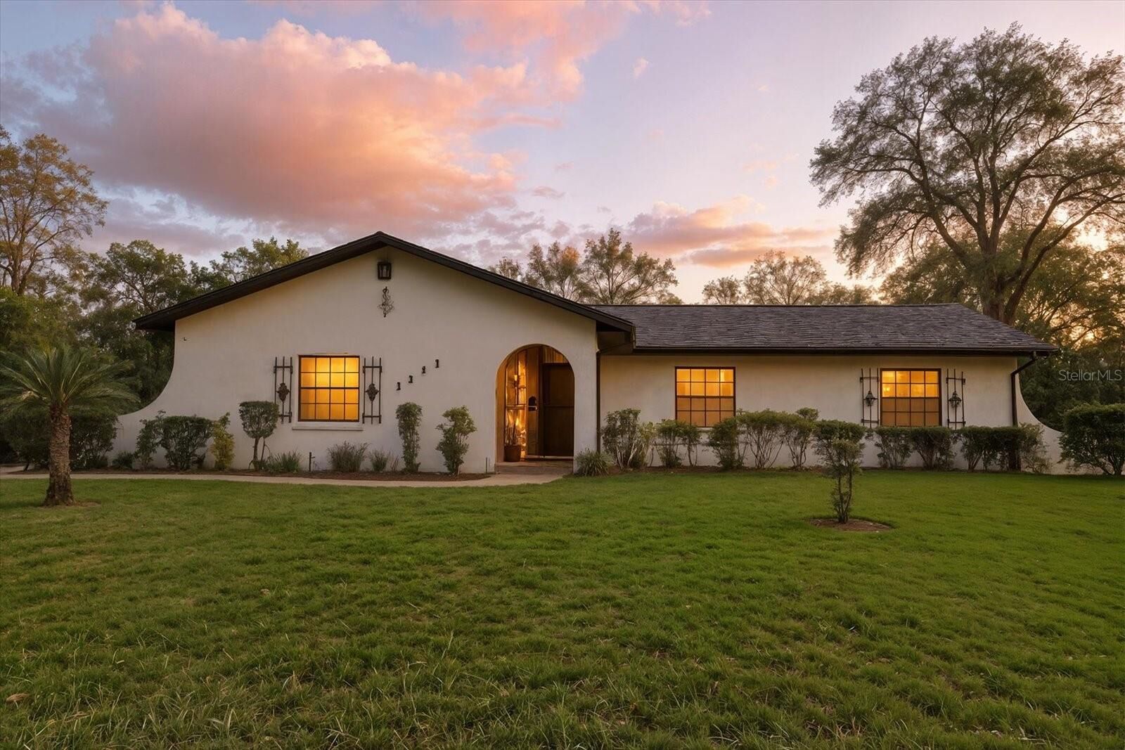 Property Photo:  1215 W Pearson Street  FL 34442 