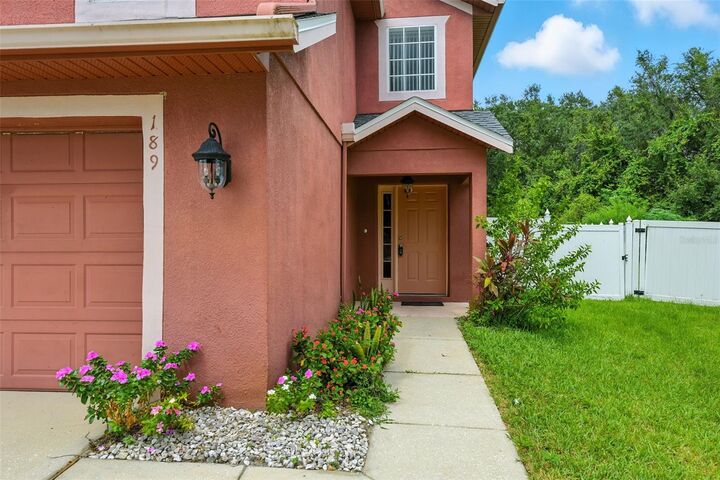 Property Photo: 189 Owenshire Cir FL 34744