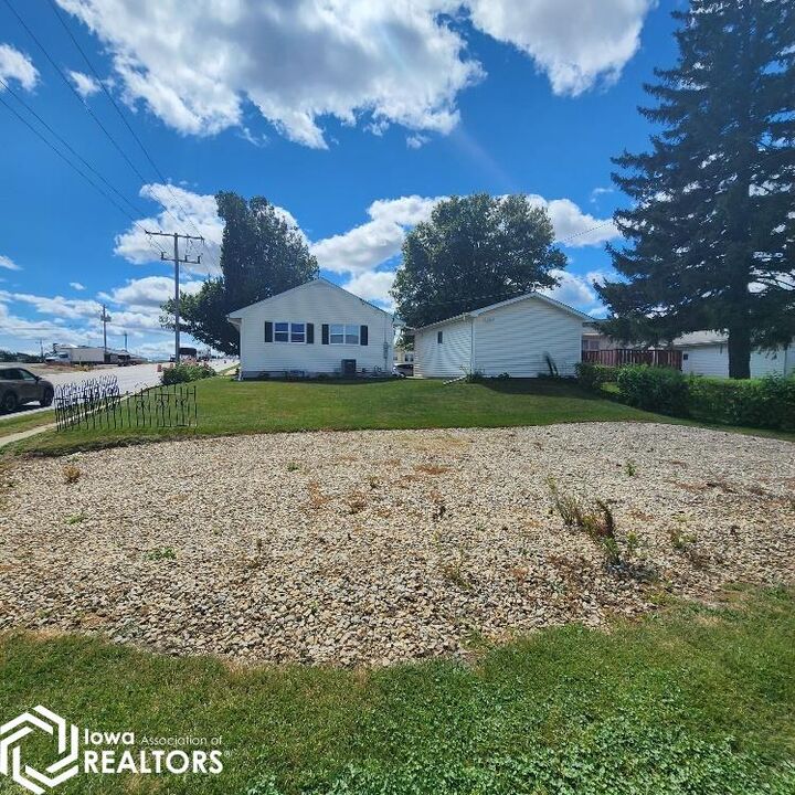 Property Photo:  1710 Elder Drive  IA 50158 