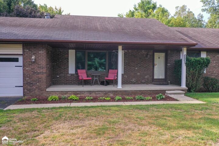 Property Photo:  9607 Larch Lane  MI 48178 