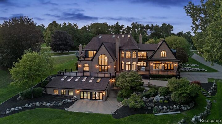 Property Photo:  5305 Elmgate Bay Drive  MI 48324 3021 