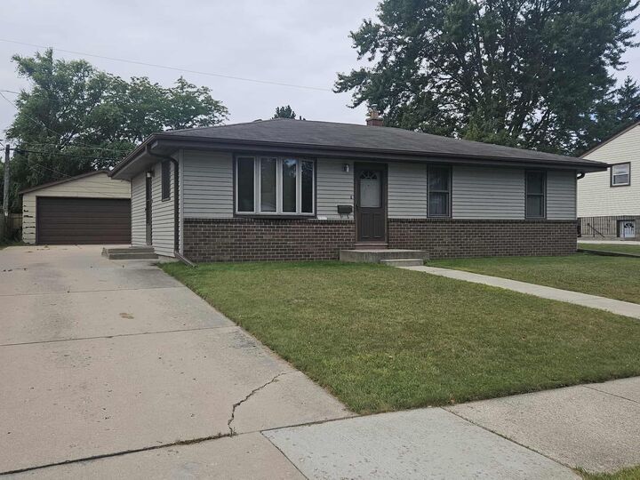 9317 Carol Ann Dr  Sturtevant WI 53177 photo