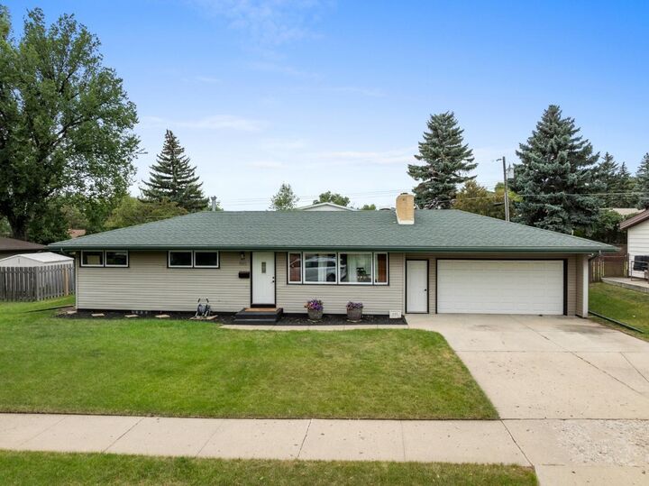 Property Photo:  601 24th St NW  ND 58703 