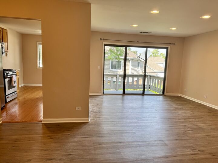 Property Photo:  300 Pembridge Lane D2  IL 60193 