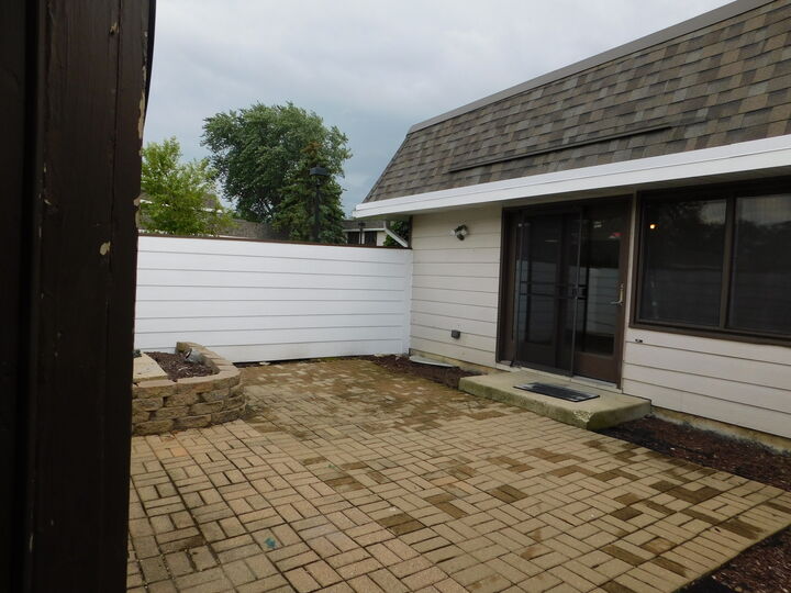 Property Photo: 1308 Court O IL 60133