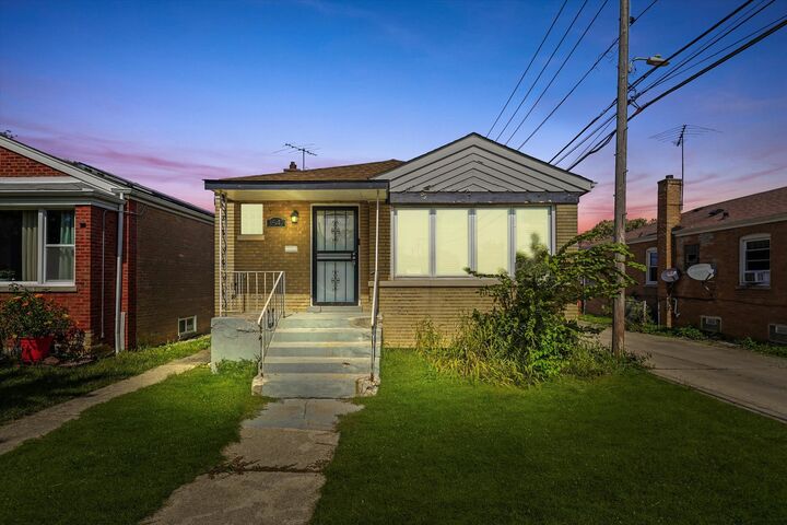 Property Photo:  3542 W 77th Street  IL 60652 