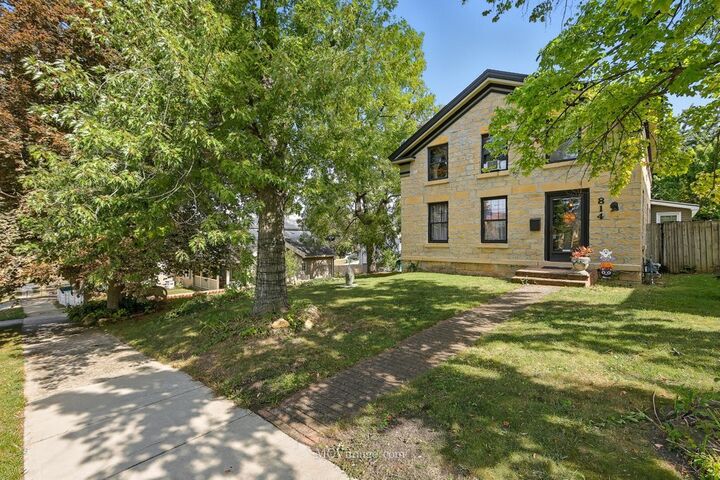Property Photo:  814 S Washington Street  IL 60441 