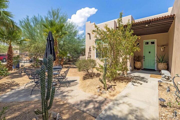 Property Photo:  864 Rango Way  CA 92004 