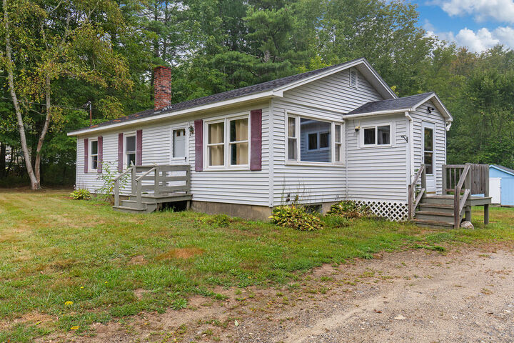 Property Photo:  692 E Pittston Road  ME 04345 