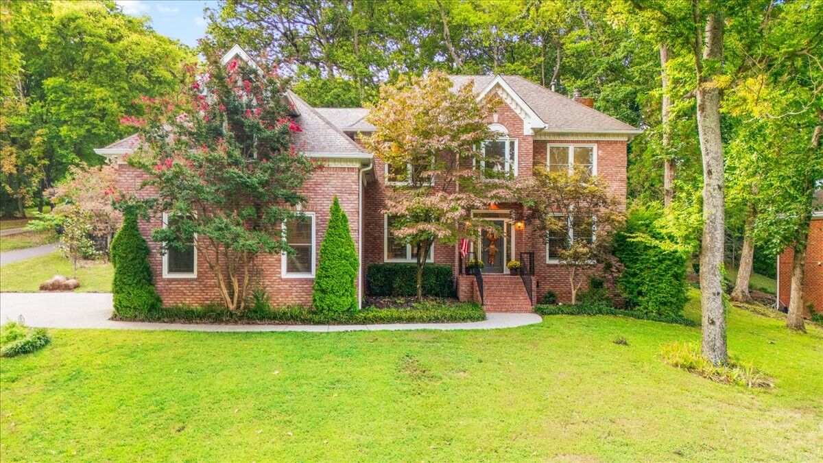 Property Photo:  162 N Berwick Ln E  TN 37069 