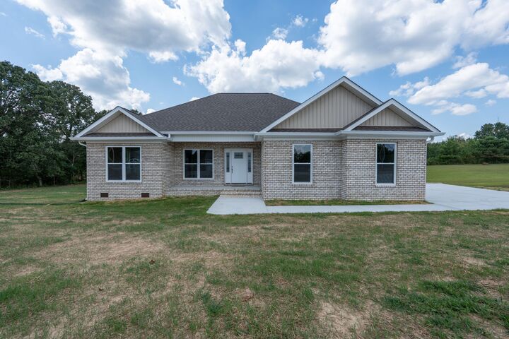 Property Photo:  124 Blaine Ln  TN 38483 