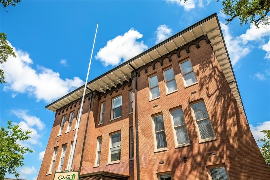Property Photo:  3601 Camp Street 301  LA 70115 