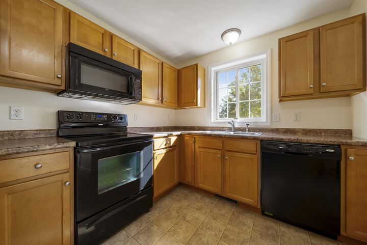 Property Photo:  285 University Circle  NH 03106 