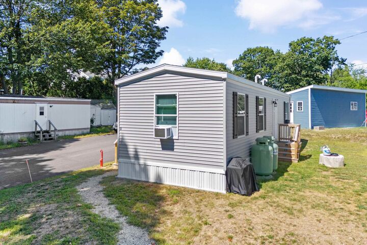 Property Photo: 1338 Woodbury Avenue NH 03801