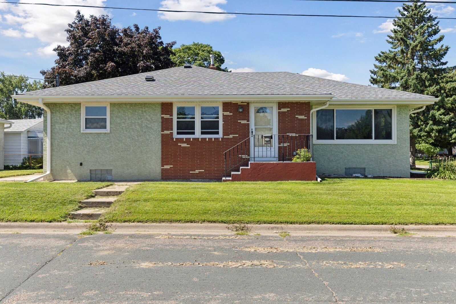 Property Photo:  101 Frost Street W  MN 55075 