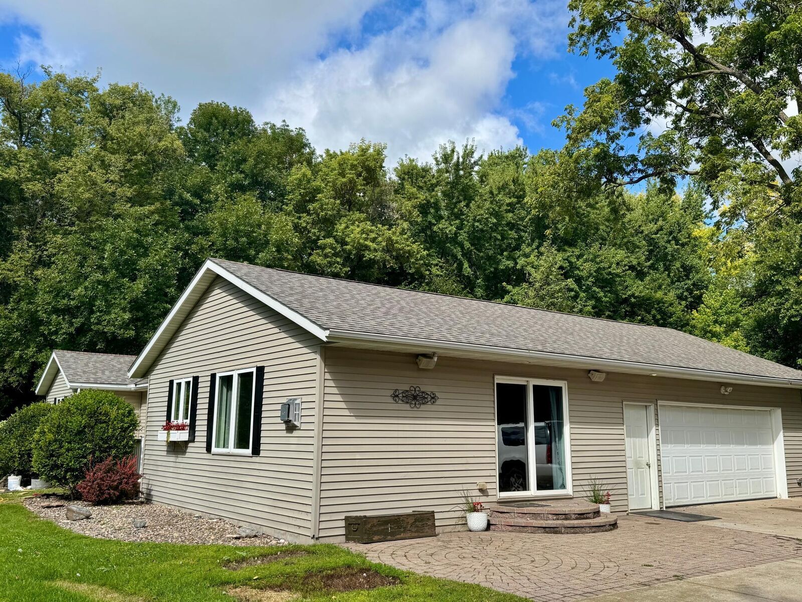 Property Photo: 418 210th Avenue SE MN 56216