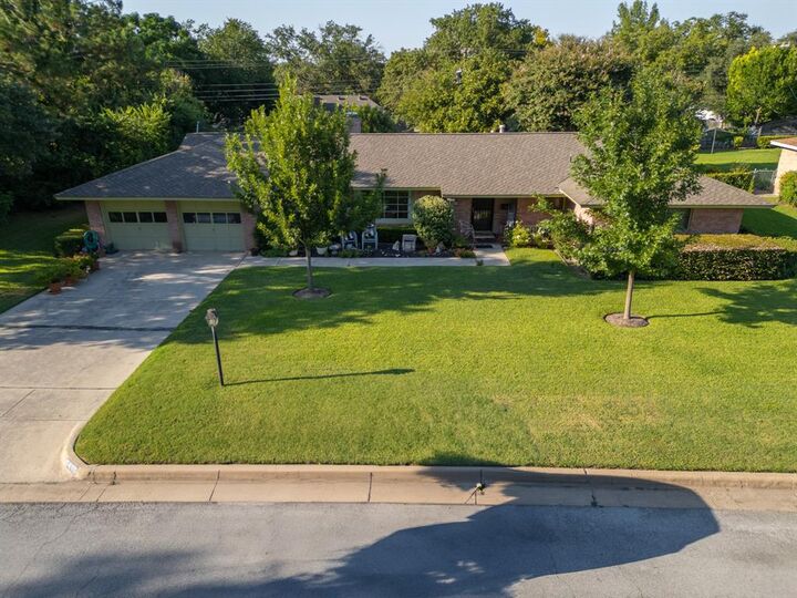 Property Photo: 6416 Dakar Road W TX 76116