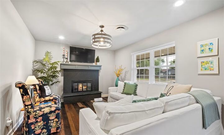 Property Photo:  1004 NE 2nd Street  AR 72712 
