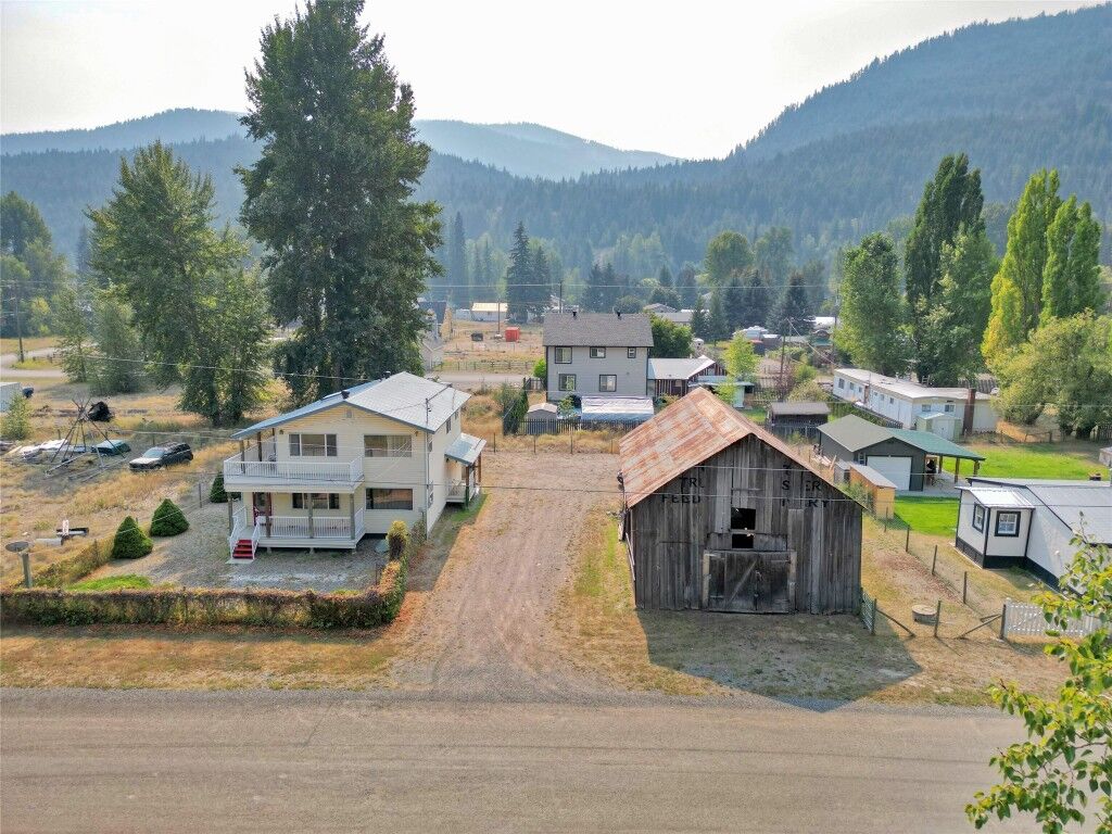 Property Photo: 1827 Front Street BC V0X 1W0