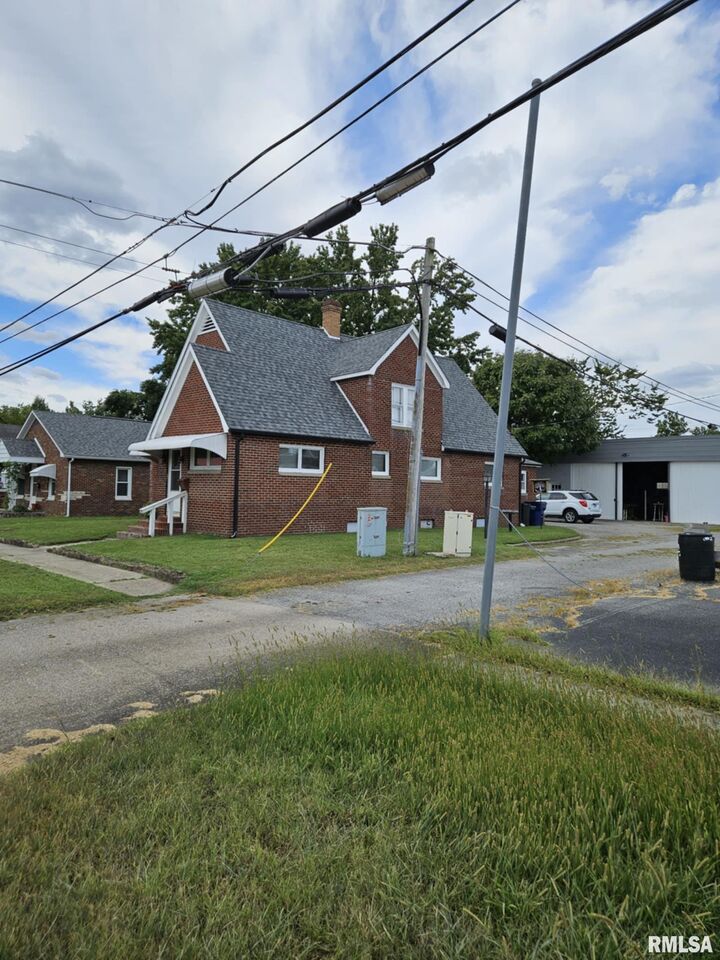 Property Photo: 405 S Logan Street IL 62896