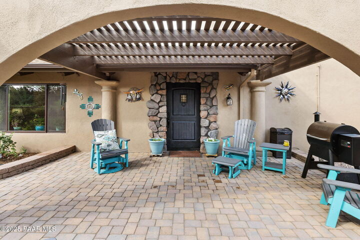 Property Photo: 110 S Horizon Circle AZ 86303