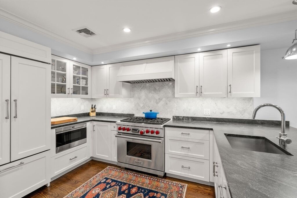 Property Photo:  15 Hancock St 1  MA 02114 