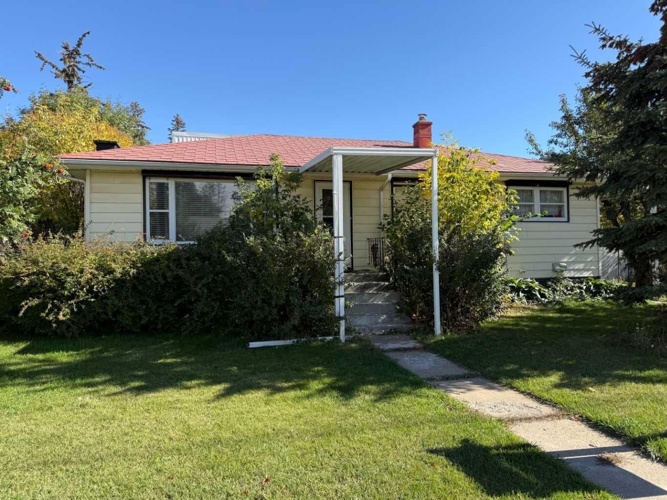 Property Photo:  5337 44 Avenue  AB T4N 3J1