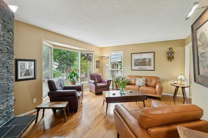 Photo de la propriété: 318 Oakhill Place SW AB T2V 3X5