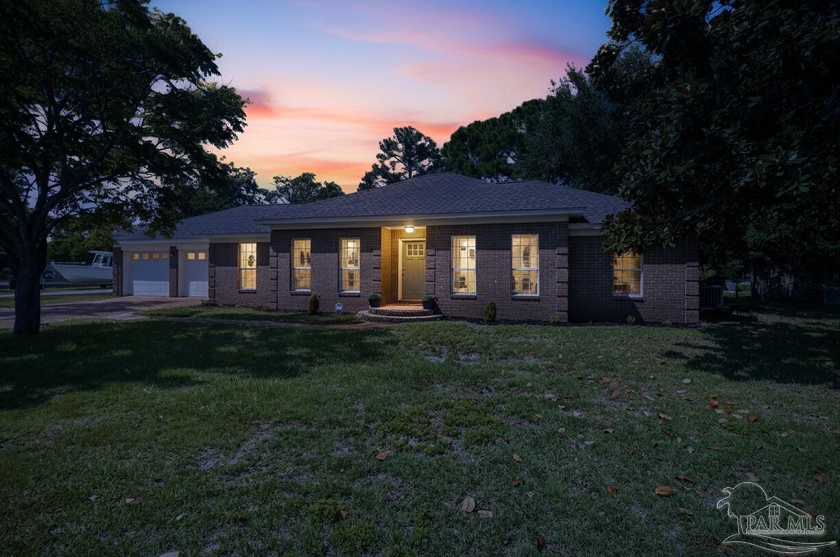 Property Photo: 2768 Venetian Way FL 32563
