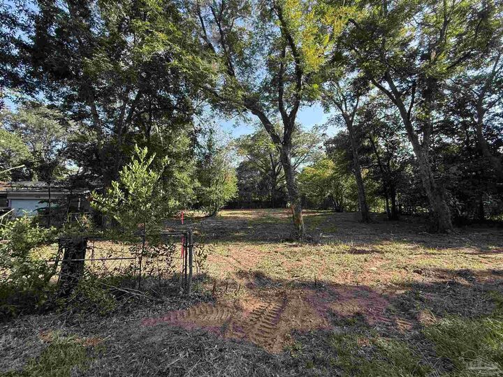 Property Photo:  2704 Eureka Ln  FL 32526 