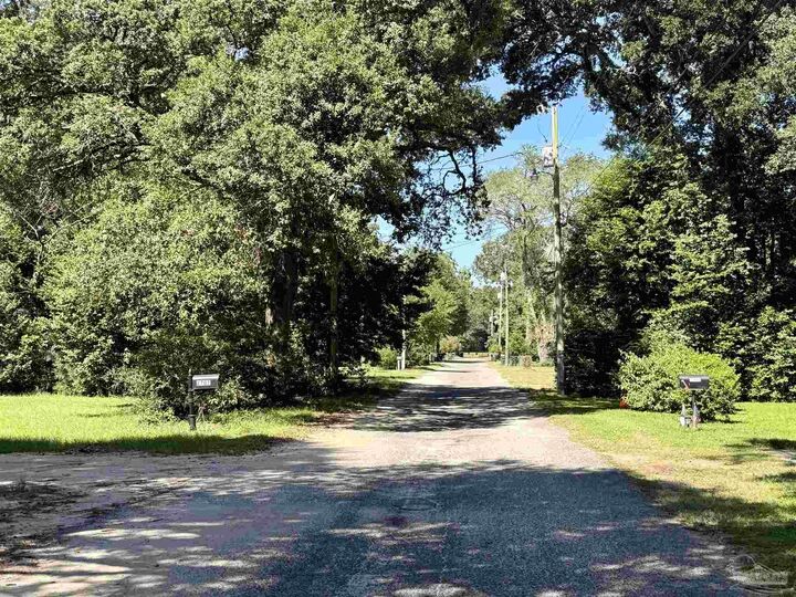 Property Photo: 2704 Eureka Ln FL 32526