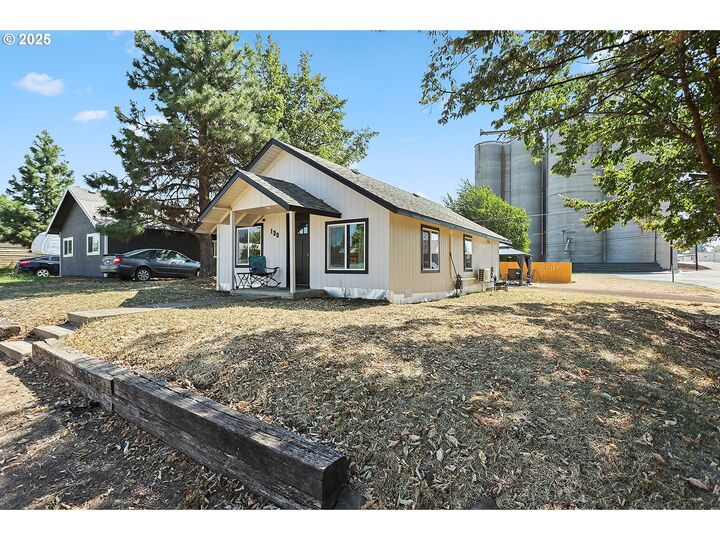Property Photo:  130 W Darland St  WA 98620 