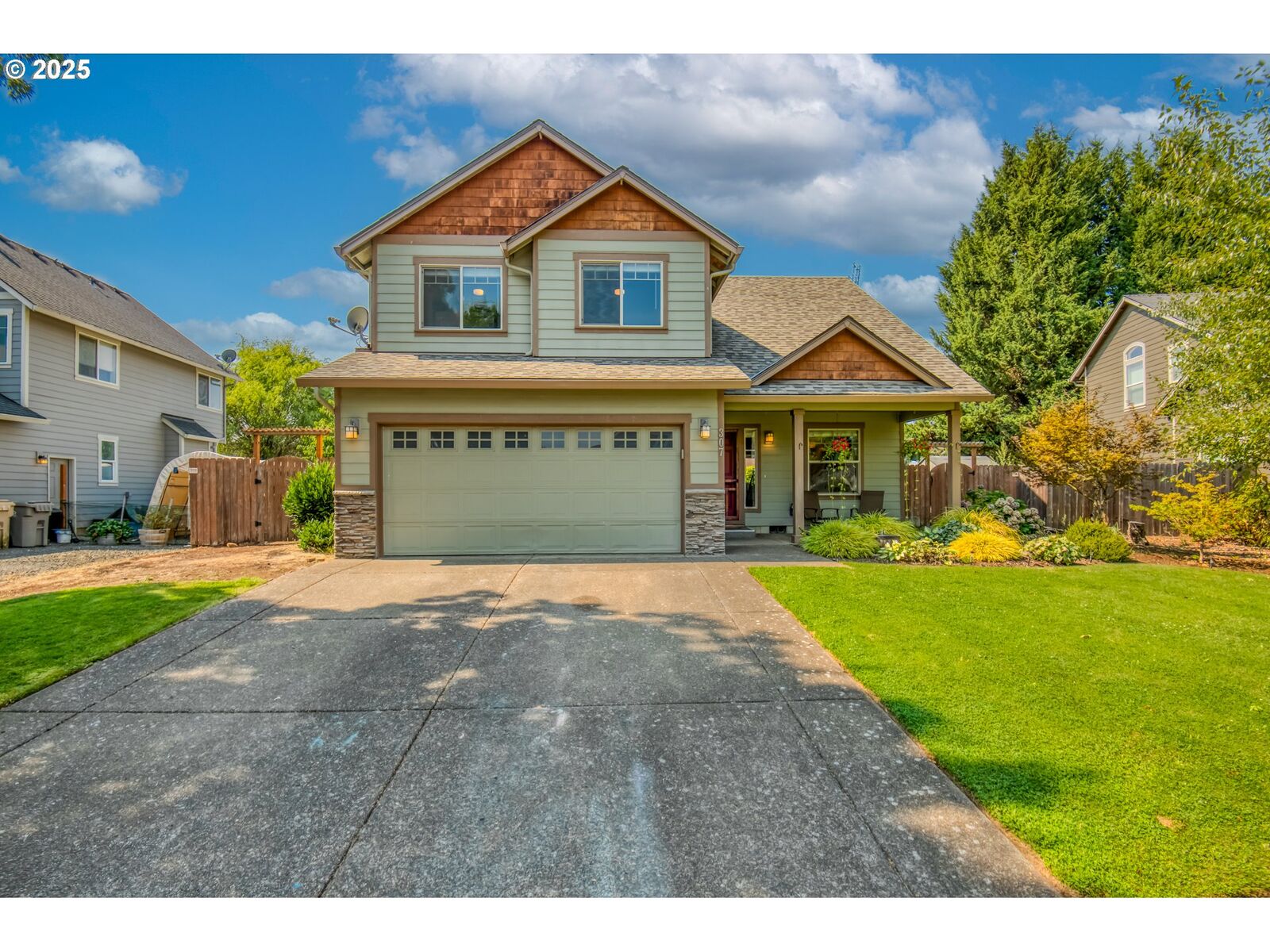 Property Photo:  307 SW Bell Dr  OR 97338 