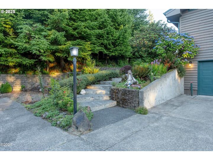 Property Photo:  7667 NE Park Ln  OR 97368 