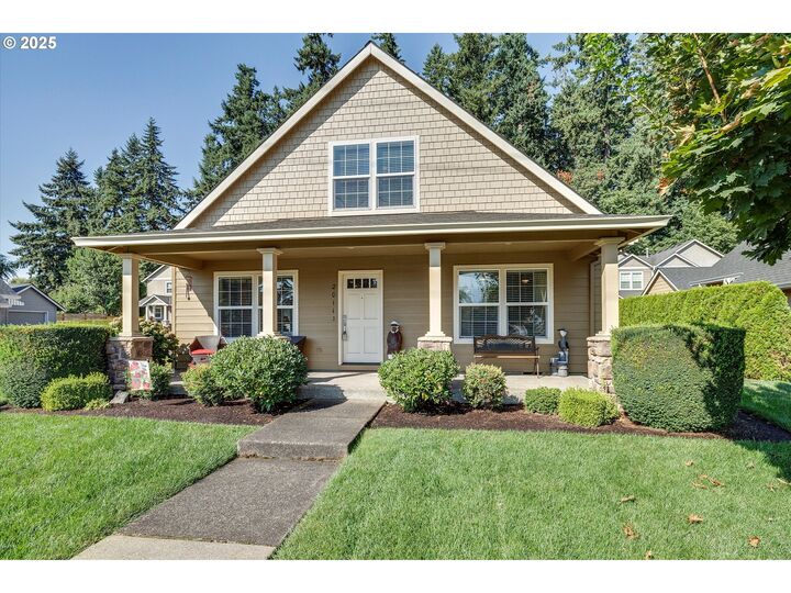 Property Photo: 2011 N Redwood St OR 97013