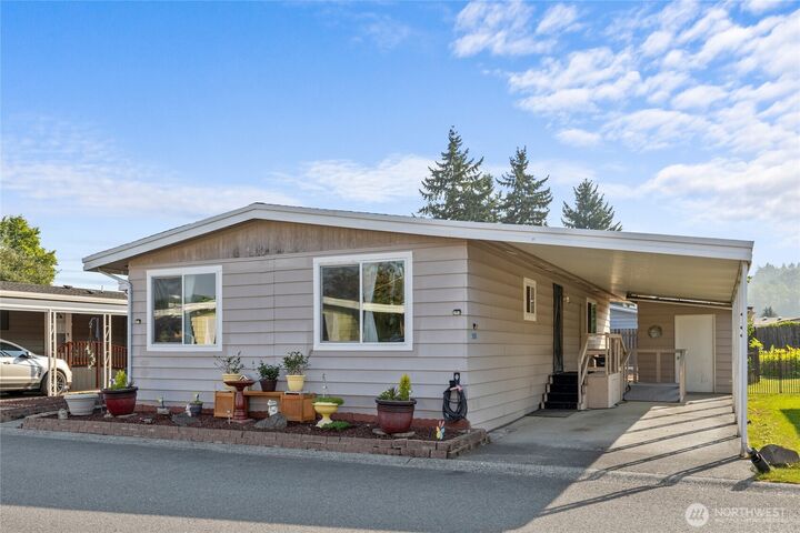 Property Photo: 1402 22nd Street NE 300 WA 98002