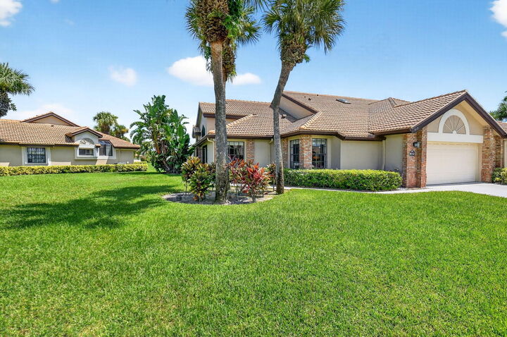 Property Photo: 8112 Mimosa Place FL 33472