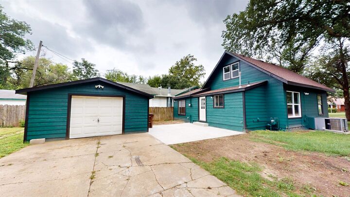 Property Photo: 1702 S Emporia KS 67221