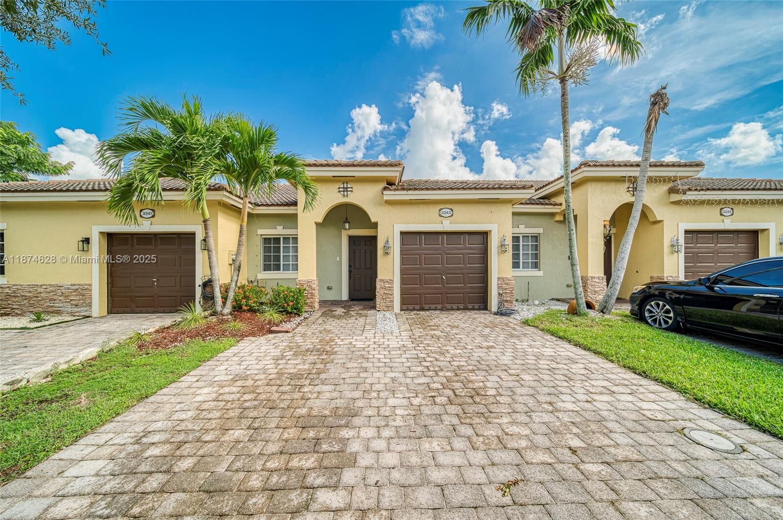Property Photo:  3243 NE 11th Dr 3243  FL 33033 