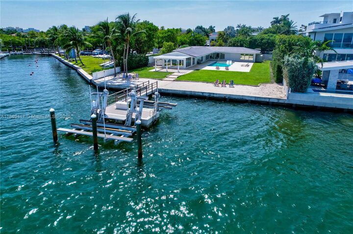 200 Harbor Dr  Key Biscayne FL 33149 photo