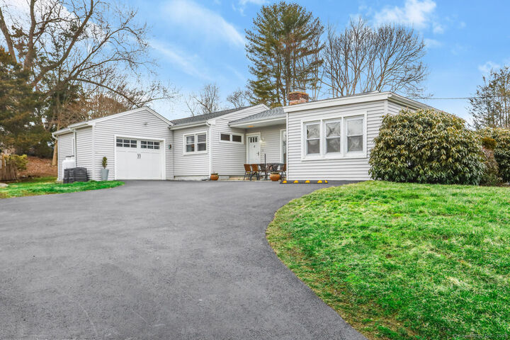 Property Photo:  45 Drumlin Road  CT 06880 