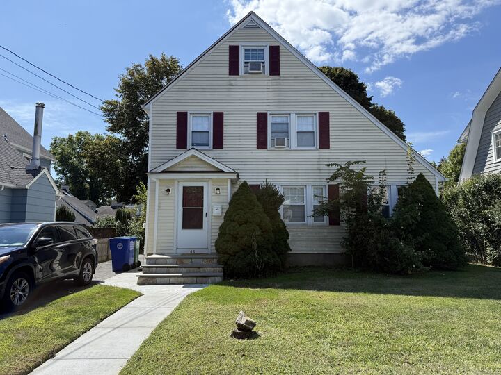 Property Photo:  45 Queens Avenue  CT 06614 