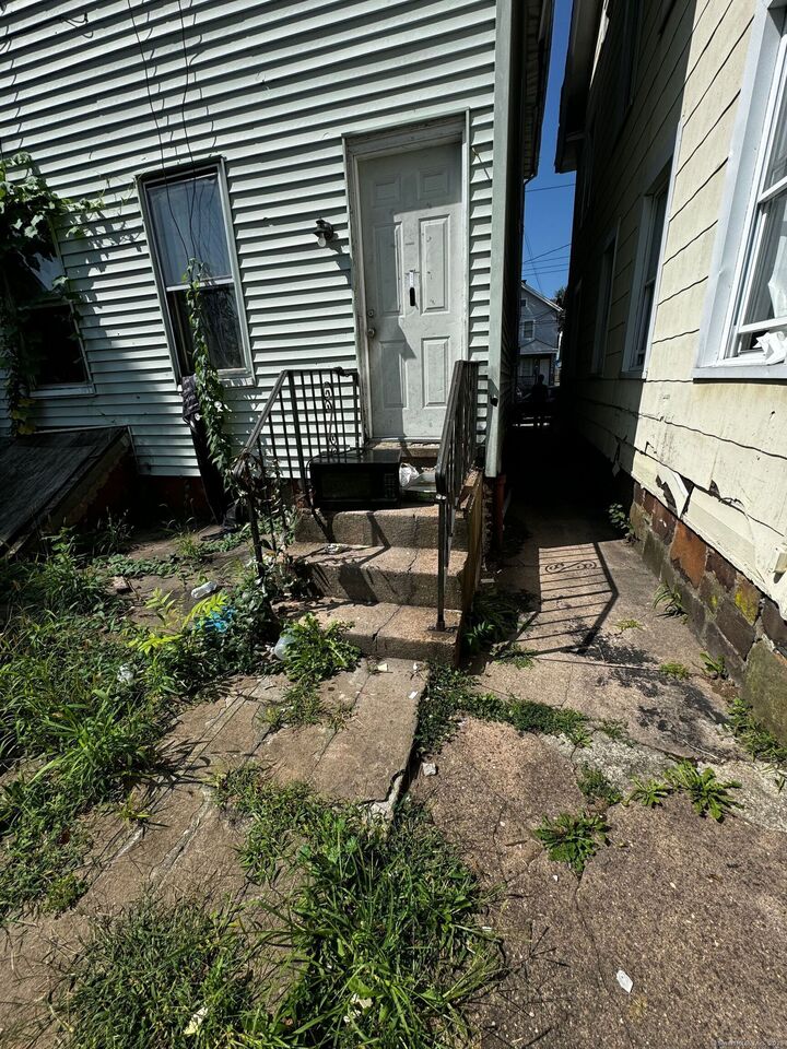 Property Photo:  121 Fillmore Street  CT 06513 