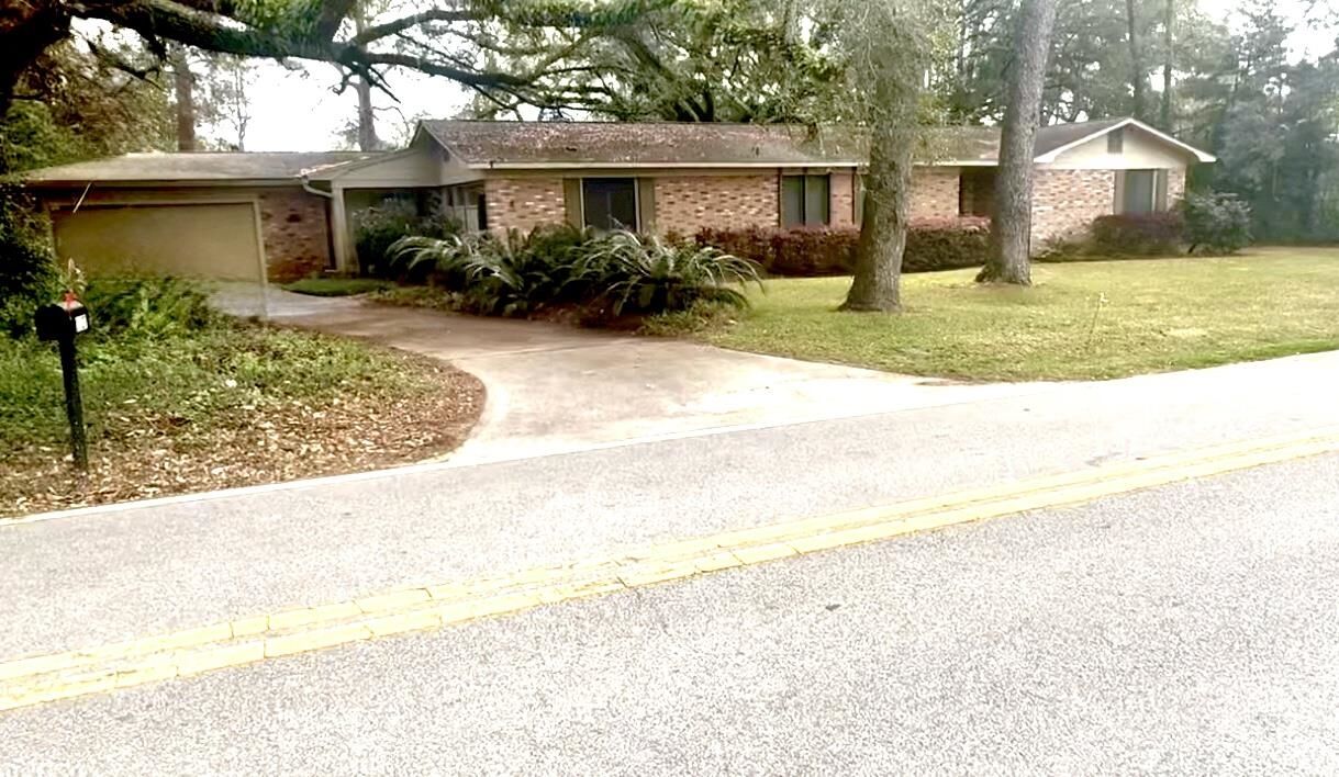Property Photo: 1127 Victory Garden Drive FL 32301