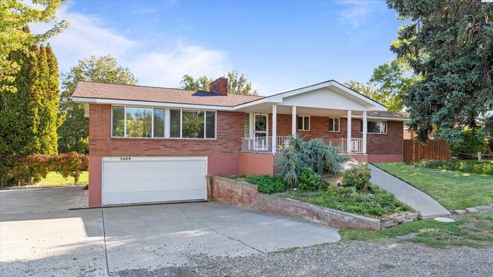 Property Photo: 2409 S Fruitland St WA 99337